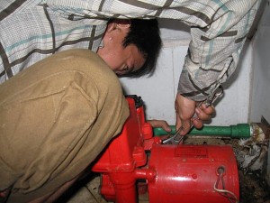 sua-chua-may-bom-nuoc-tai-khu-vuc-trung-kinh-ha-noi
